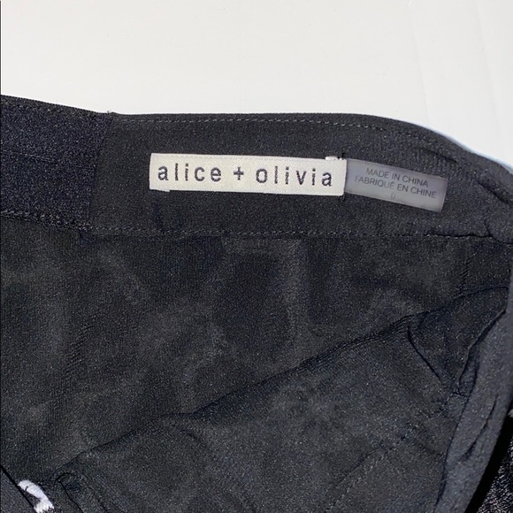 Alice And Olivia Macrame Floral Shorts - Size 0 - Picture 4 of 5